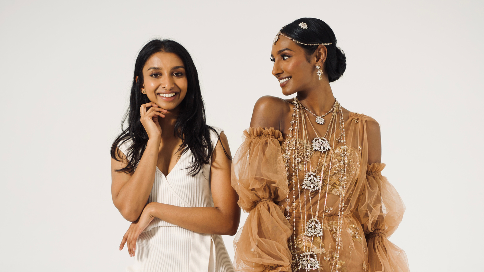 Helani Sarath Kumara and a model wearing a Kandyan saree